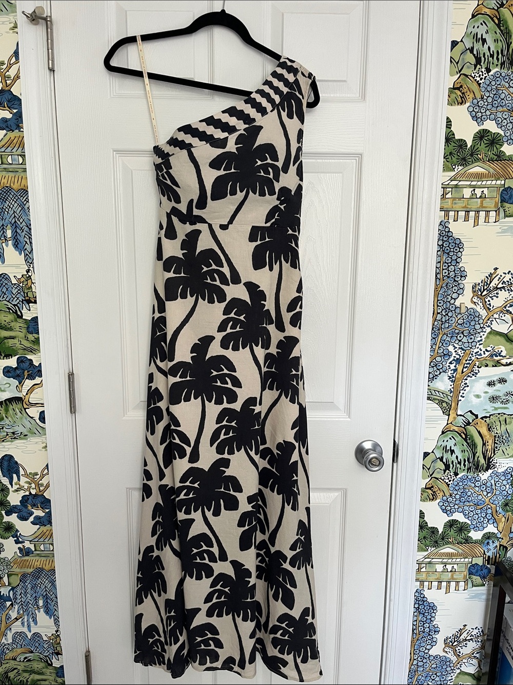 FARM Rio One-Shoulder Palm-Print Maxi Dress in Black and Cream MedPetite